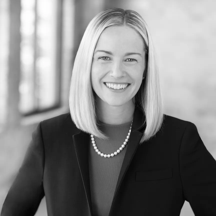 headshot of lisa roath